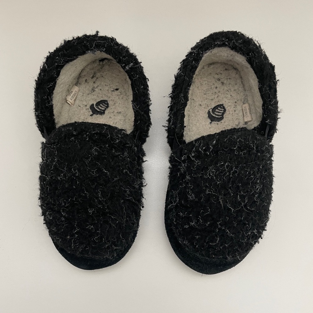 Acorn Kids Moccasin Slippers - Black - Size 12-13